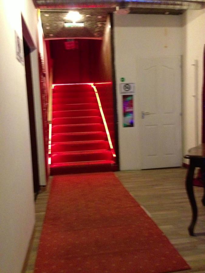 Whole Basement Former Pub For Stag Do, Bachelor House Party Flat Budapest Exterior foto